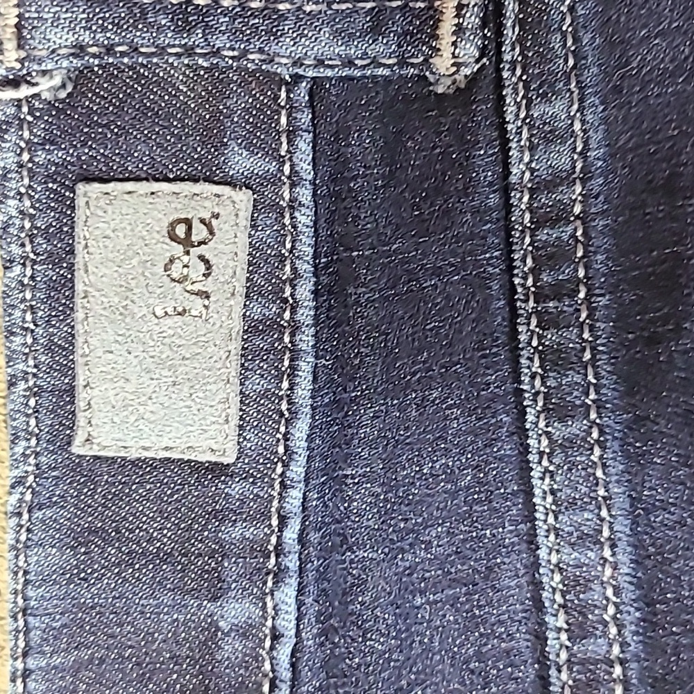 Lee Regular Fit Capris - Picture 10 of 11